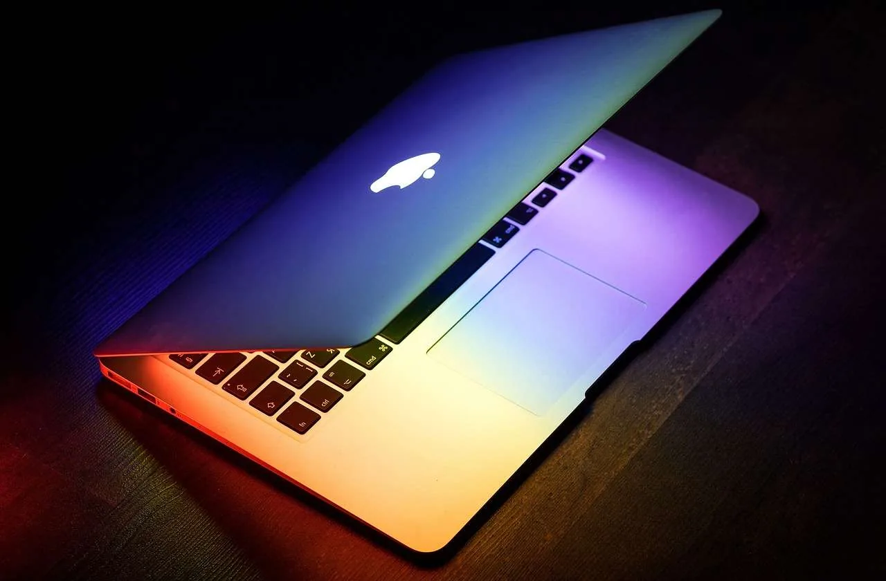 Избиране на перфектния MacBook: Ръководство за подарък